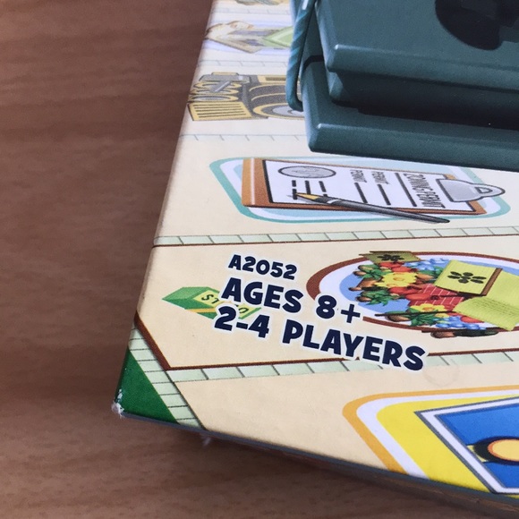 CityVille Monopoly | 2012 Family Board Game - Picture 12 of 16